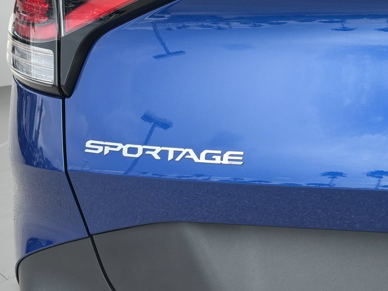 Used 2023 Kia Sportage EX FWD image 9