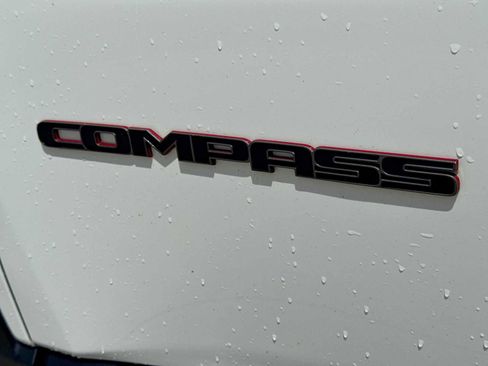 Used 2017 Jeep Compass Trailhawk w/ Leather Interior Group AWD/4WD image 12