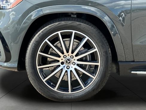 New 2025 Mercedes-Benz GLS 580 4MATIC image 3