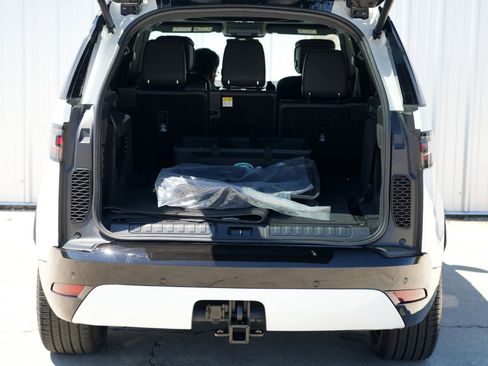 Used 2023 Land Rover Discovery S R-Dynamic image 10