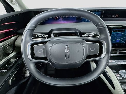 Used 2025 Lincoln Nautilus Reserve AWD/4WD image 18