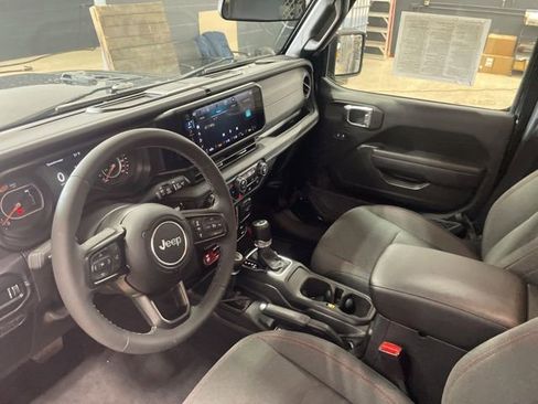 Used 2025 Jeep Wrangler Unlimited Rubicon image 10