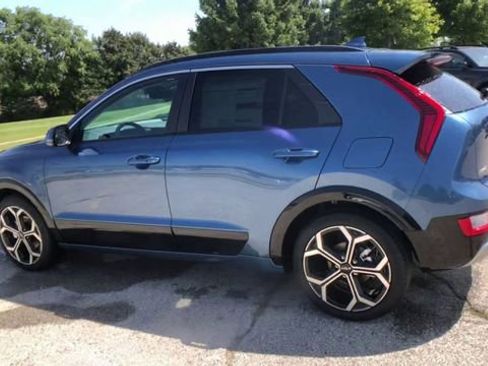 New 2025 Kia Niro EX Touring image 8