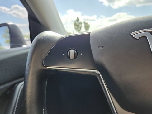 Used 2020 Tesla Model Y Long Range AWD/4WD image 34