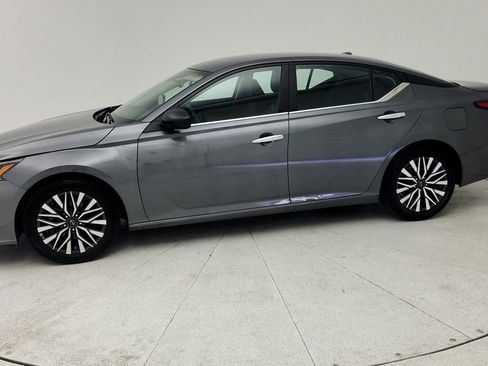 Used 2025 Nissan Altima 2.5 SV image 5