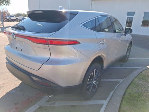 Used 2023 Toyota Venza LE image 6