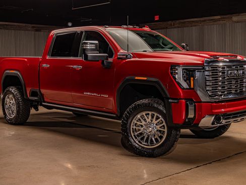 Used 2024 GMC Sierra 2500 Denali w/ Denali Reserve Package image 2