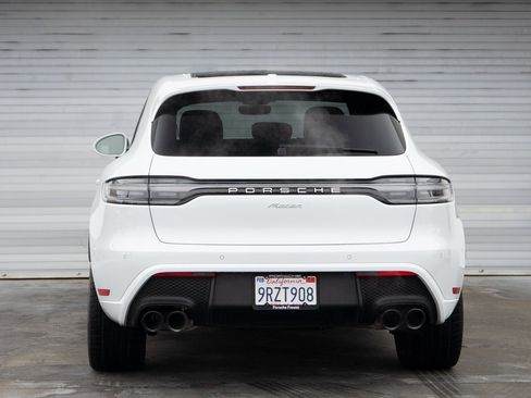 Certified 2025 Porsche Macan image 6