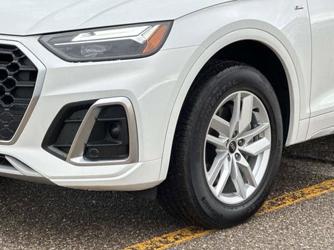 Used 2023 Audi Q5 2.0T Premium w/ Convenience Package image 8