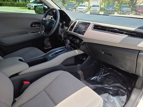 Used 2017 Honda HR-V LX image 14