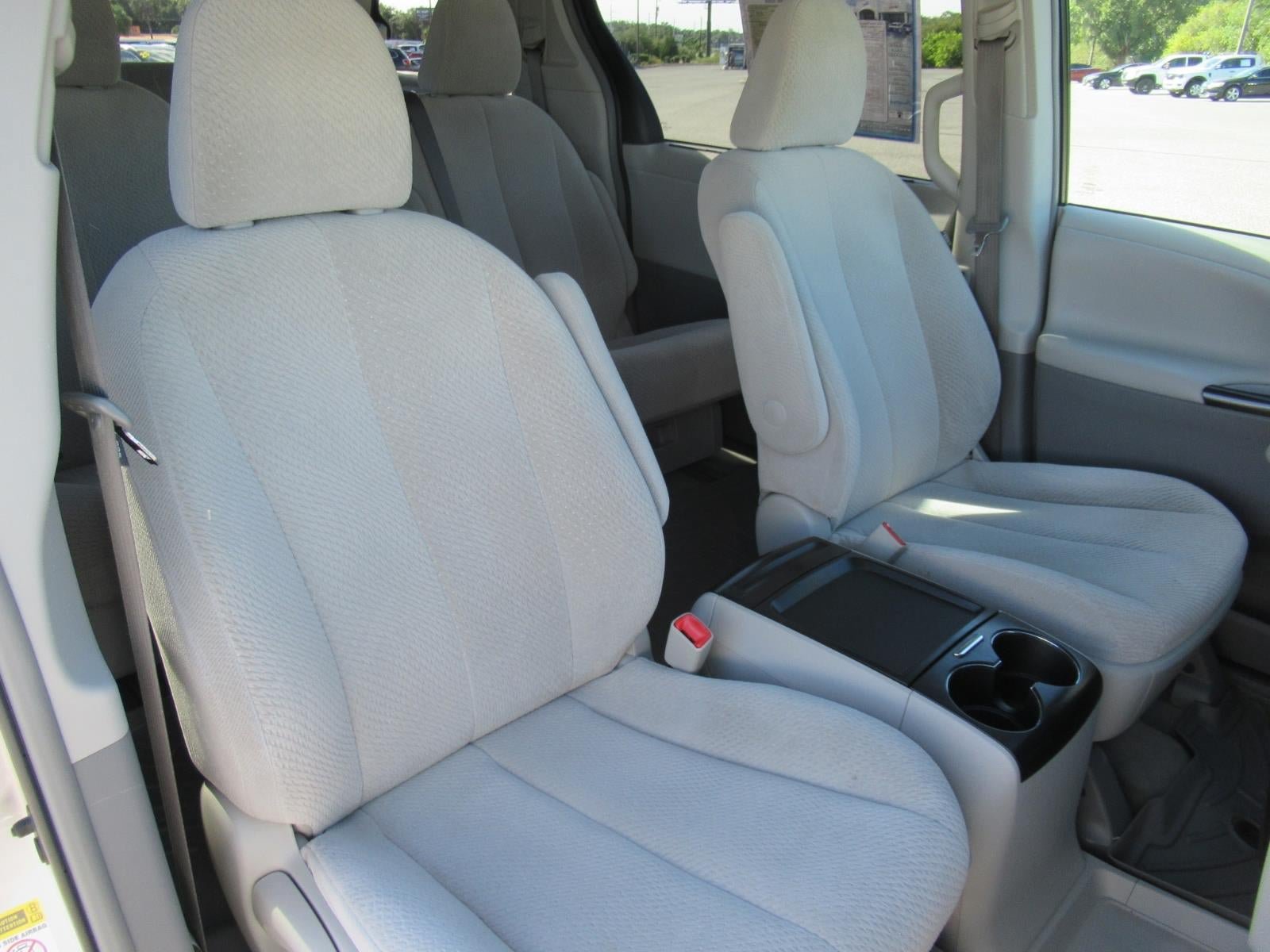 Used 2011 Toyota Sienna LE FWD image 10