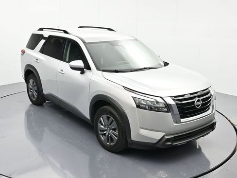Certified 2024 Nissan Pathfinder SV image 31