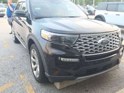 Used 2020 Ford Explorer Platinum w/ Premium Technology Package AWD/4WD image 2