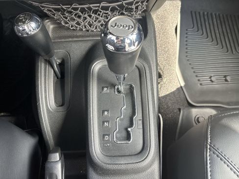 Used 2017 Jeep Wrangler Unlimited Sport w/ Connectivity Group image 19