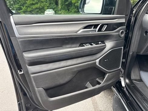 Used 2025 Jeep Wagoneer 4WD w/ Premium Group I image 12