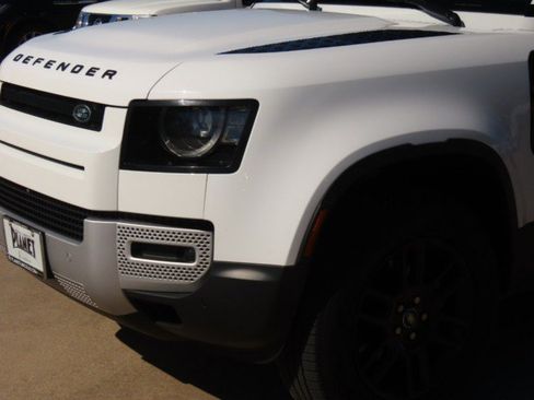 Used 2025 Land Rover Defender 110 S image 3