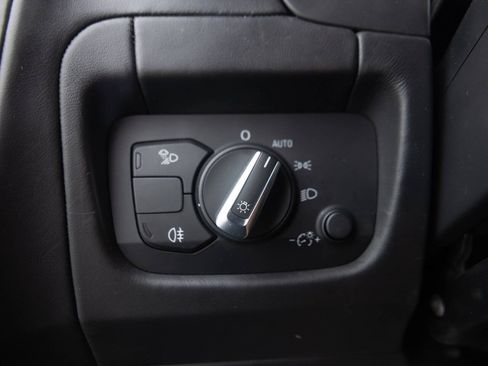 Used 2018 Audi R8 V10 w/ Premium Package RWD image 33
