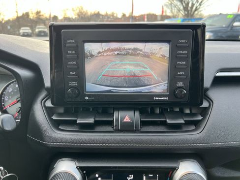 Used 2021 Toyota RAV4 LE image 18