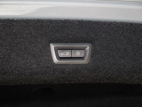 Used 2023 BMW 740i w/ Parking Assistance Package RWD image 16