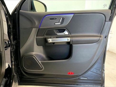 Certified 2021 Mercedes-Benz GLB 250 4MATIC image 22