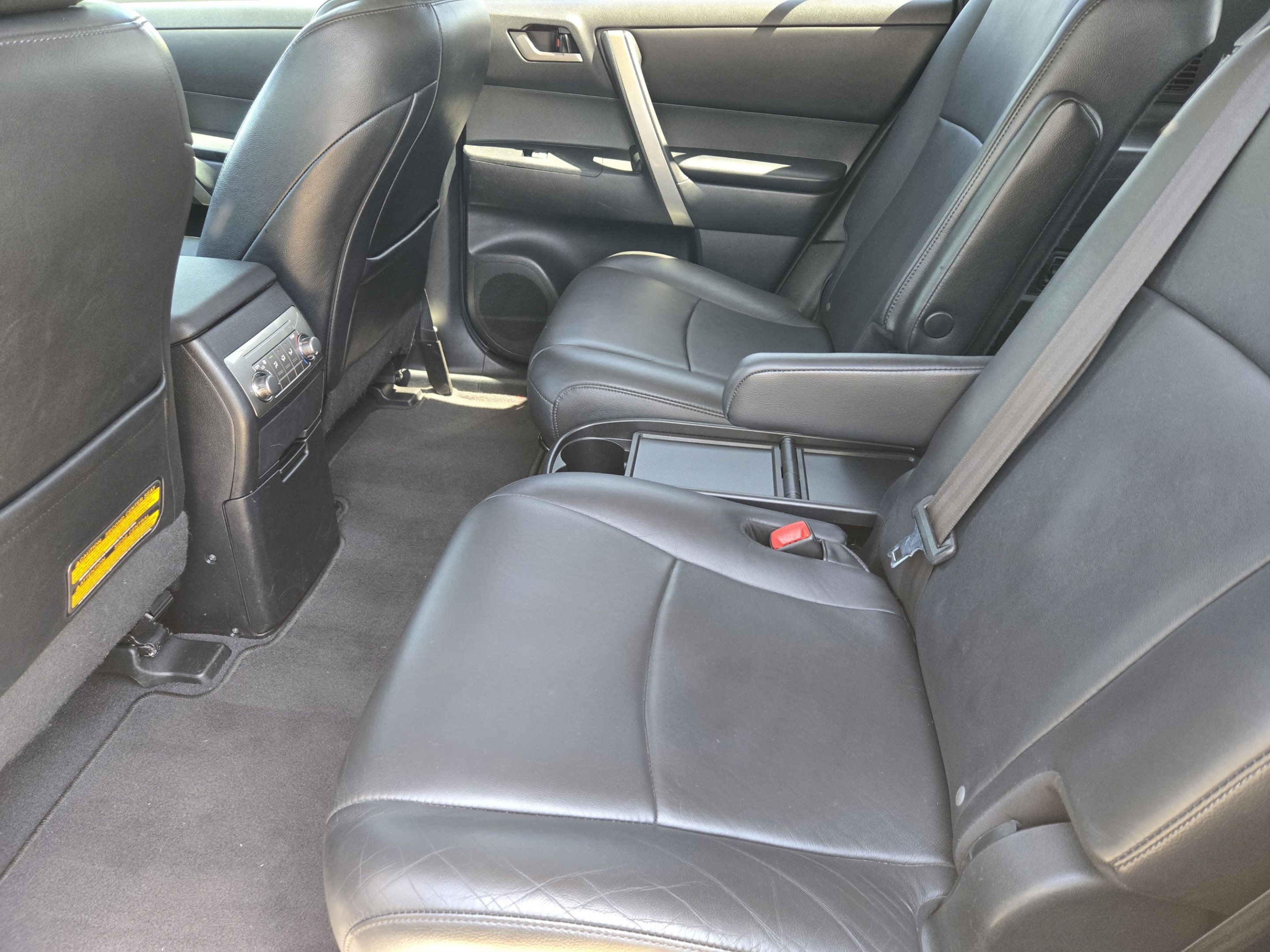 Used 2013 Toyota Highlander SE FWD image 28