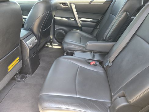 Used 2013 Toyota Highlander SE FWD image 28