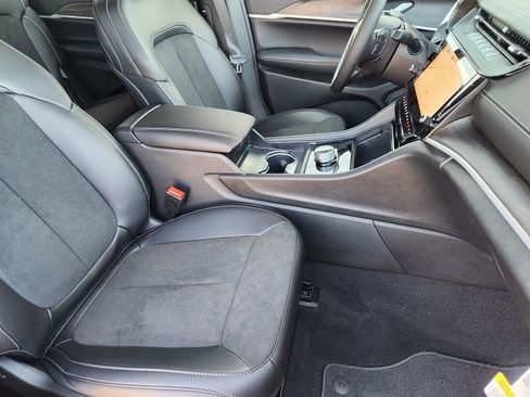 New 2026 Jeep Grand Cherokee L 2WD image 13