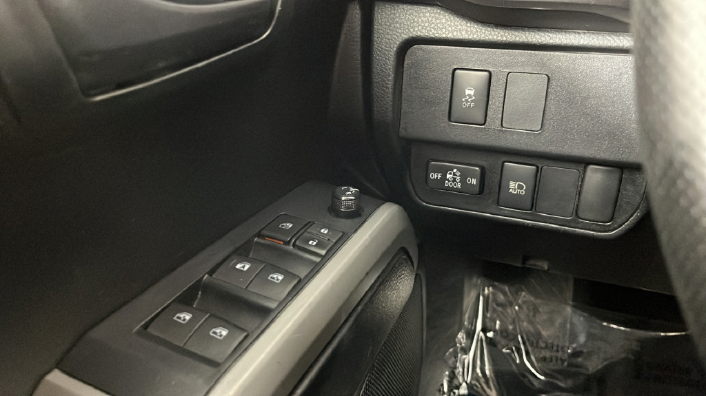Used 2022 Toyota Tacoma SR5 AWD/4WD image 28