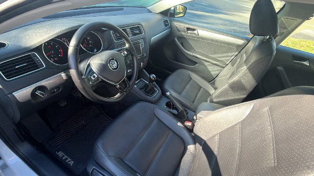 Used 2017 Volkswagen Jetta SE FWD image 17