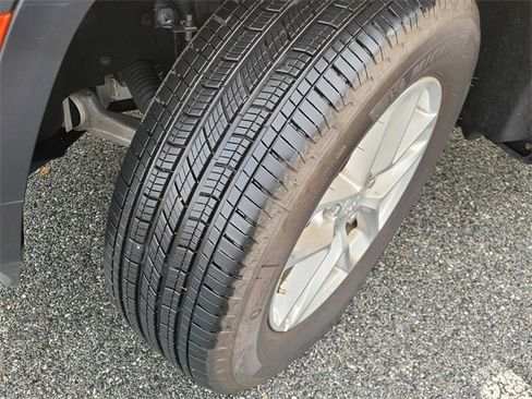 Used 2025 Jeep Grand Cherokee Laredo X image 19