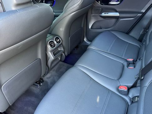 Used 2025 Mercedes-Benz GLC 350e 4MATIC image 12