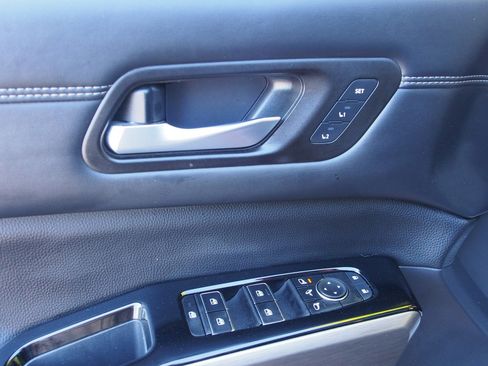 Used 2022 Nissan Pathfinder Platinum w/ Cargo Package FWD image 23