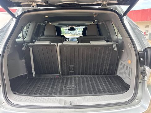 Used 2017 Toyota Highlander XLE FWD image 30