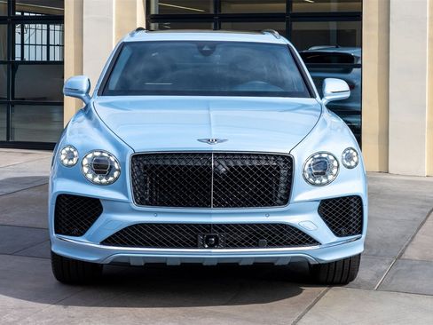 New 2025 Bentley Bentayga image 2