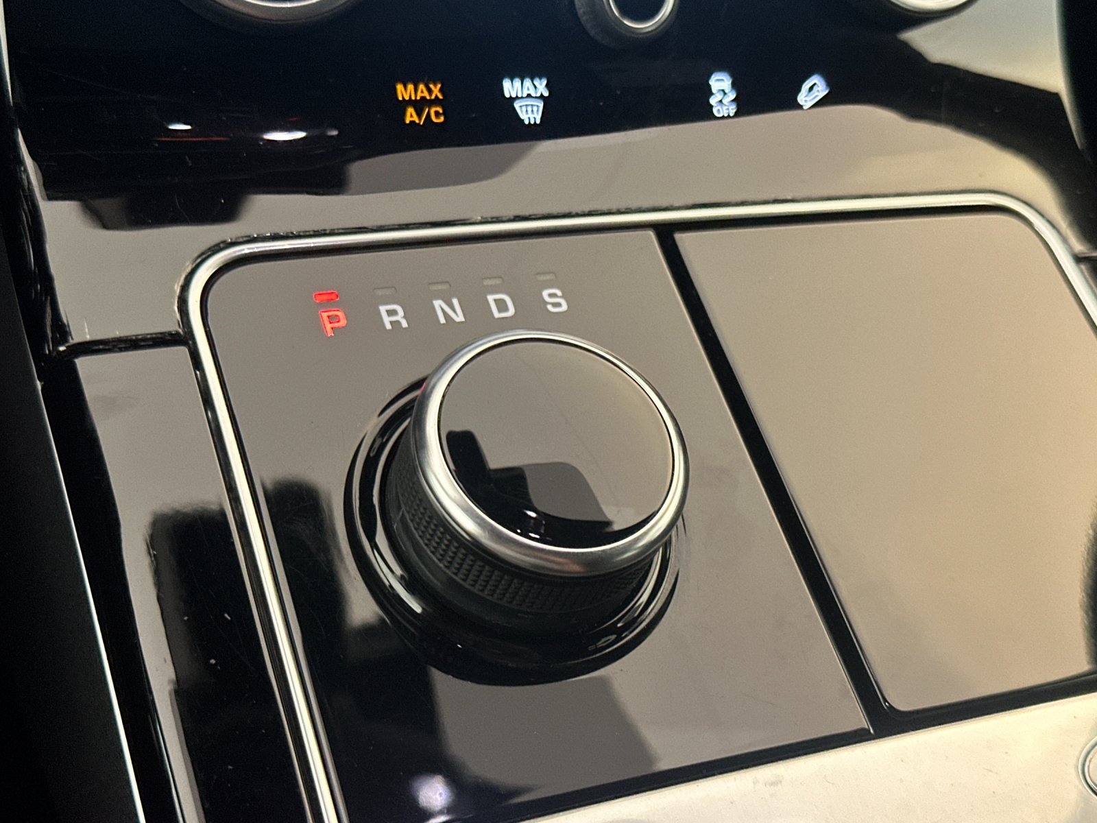 Used 2019 Land Rover Range Rover Velar S AWD/4WD image 20