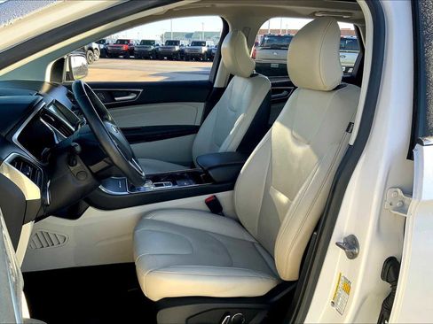 Used 2019 Ford Edge Titanium w/ Equipment Group 301A FWD image 7