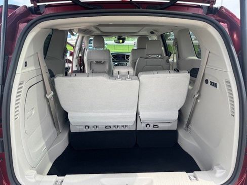 Used 2020 Chrysler Pacifica Limited w/ Tire & Wheel Group FWD image 39