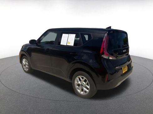 Used 2025 Kia Soul LX w/ LX Technology Package FWD image 10