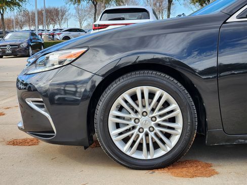 Used 2017 Lexus ES 350 Premium w/ Premium Package image 9