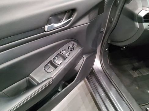 Used 2025 Nissan Altima 2.5 SV FWD image 37