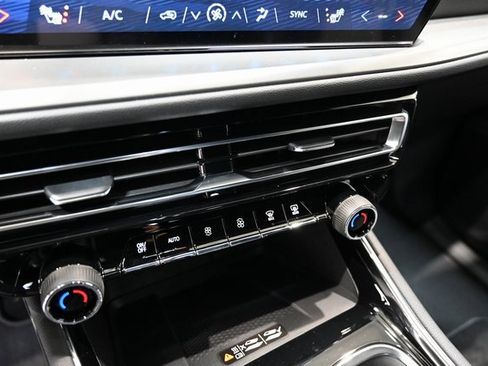 New 2026 Chevrolet Traverse LT w/ Driver Confidence Package image 18