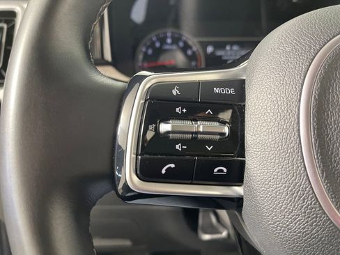 Used 2022 Kia Sorento EX w/ Panoramic Sunroof Package image 30