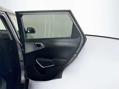 Used 2025 Kia Soul LX w/ LX Technology Package FWD image 28