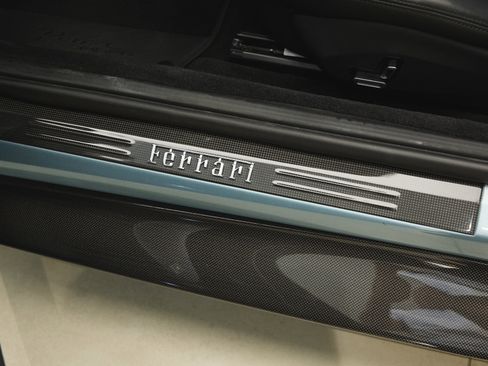 Used 2024 Ferrari Roma Spider RWD image 33
