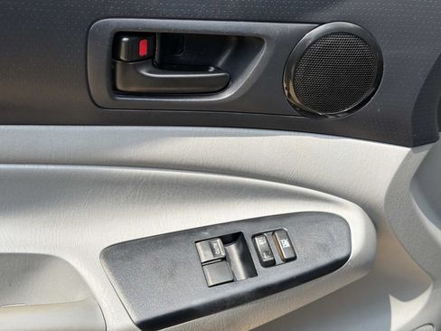 Used 2014 Toyota Tacoma PreRunner RWD image 19