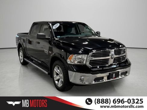 Used 2019 RAM 1500 Classic SLT w/ SLT Plus D￩cor Group AWD/4WD image 3