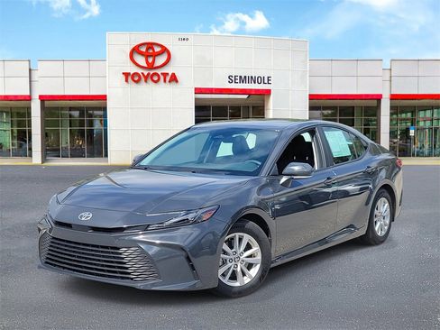 Used 2025 Toyota Camry LE image 1