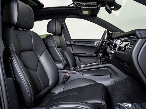 Certified 2026 Porsche Macan AWD/4WD image 15
