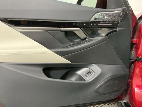 Certified 2025 BMW 530i xDrive w/ Executive Package image 17