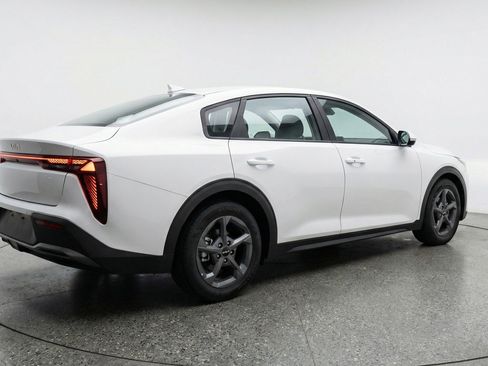 Used 2025 Kia K4 FWD image 9